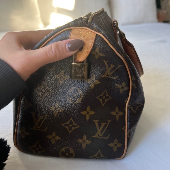 LOUIS VUITTON VINTAGE MONOGRAM SPEEDY 25 - Picture 10 of 17